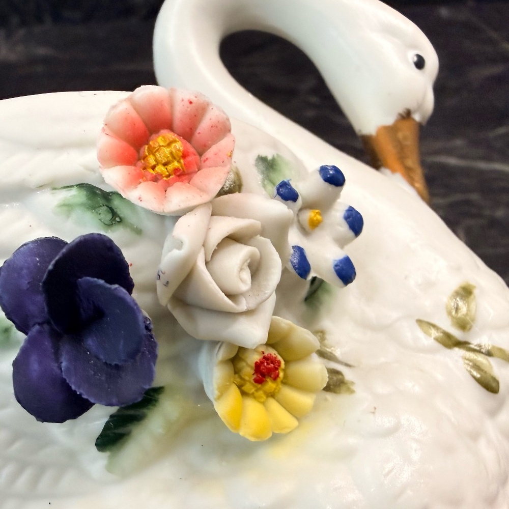 Genuine Porcelain Swan Planter - Picture 4 of 16